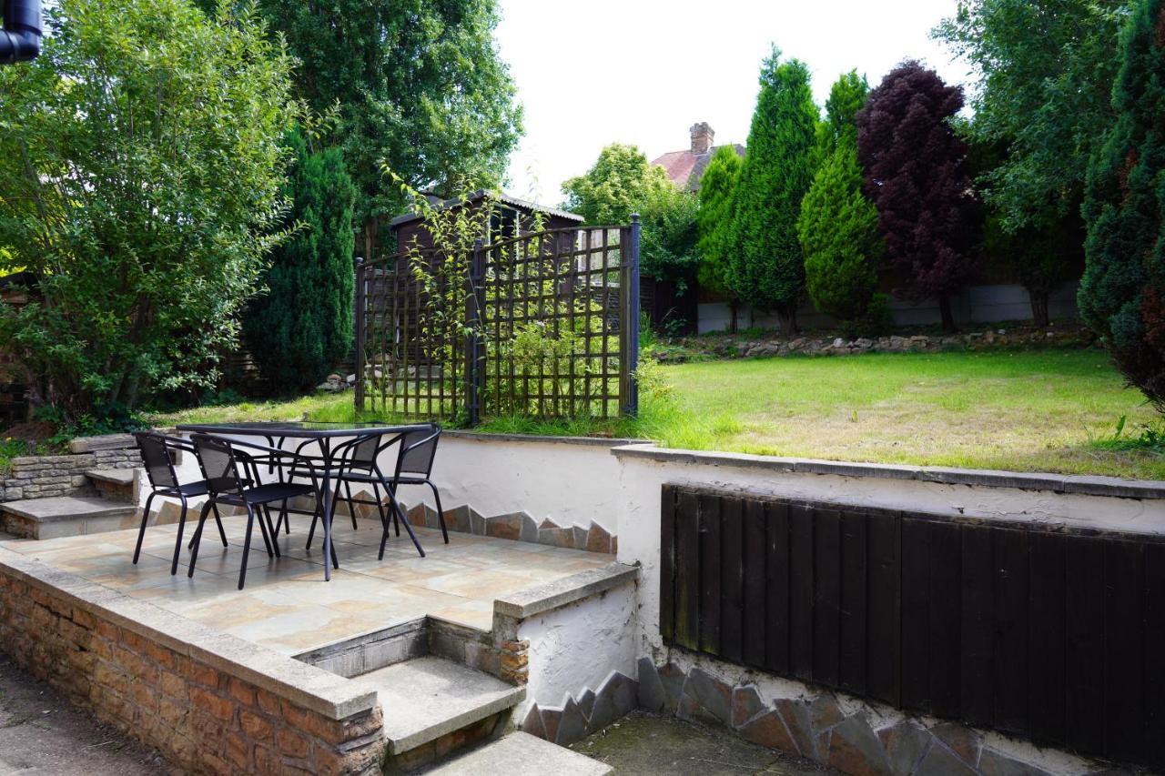 Villa Valley Road- 3 Bedrooms Sleeps 5, Free Parking & Wifi - Close To Centre, & Hospital Nottingham
