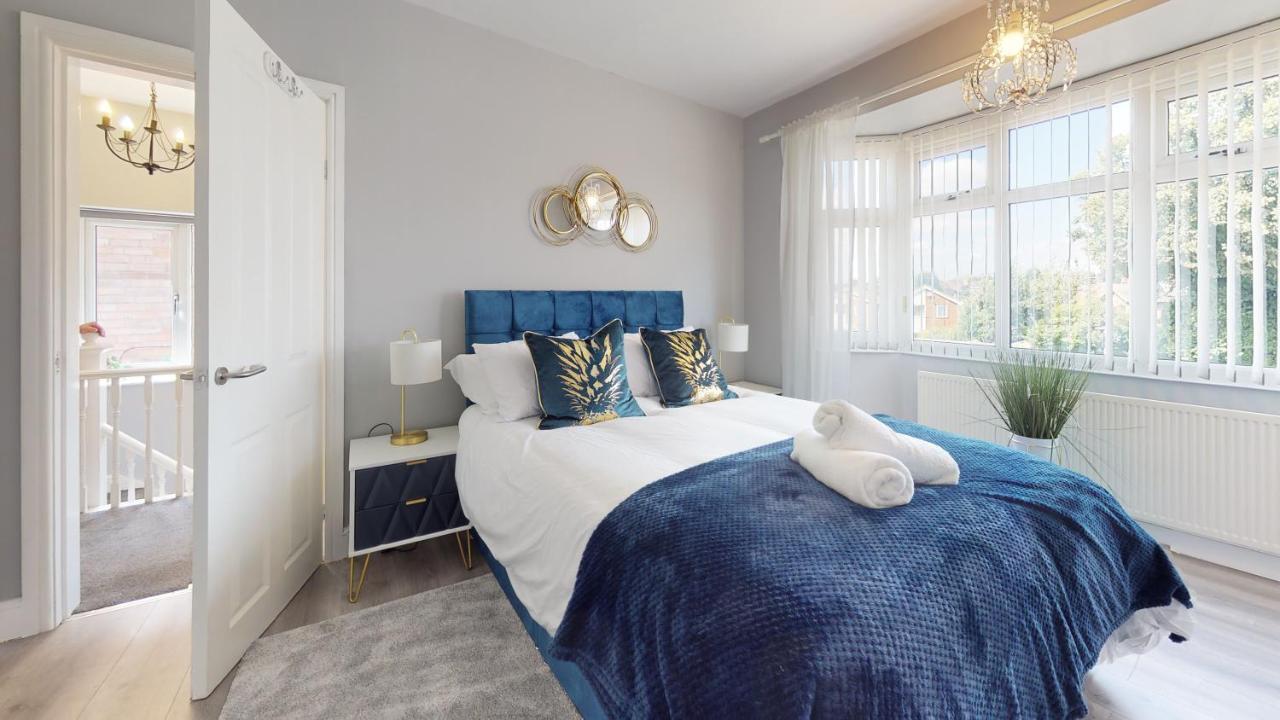 Villa Valley Road- 3 Bedrooms Sleeps 5, Free Parking & Wifi - Close To Centre, & Hospital