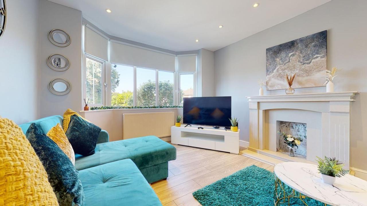 Villa Valley Road- 3 Bedrooms Sleeps 5, Free Parking & Wifi - Close To Centre, & Hospital