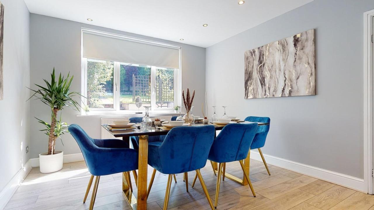 Valley Road- 3 Bedrooms Sleeps 5, Free Parking & Wifi - Close To Centre, & Hospital Villa *