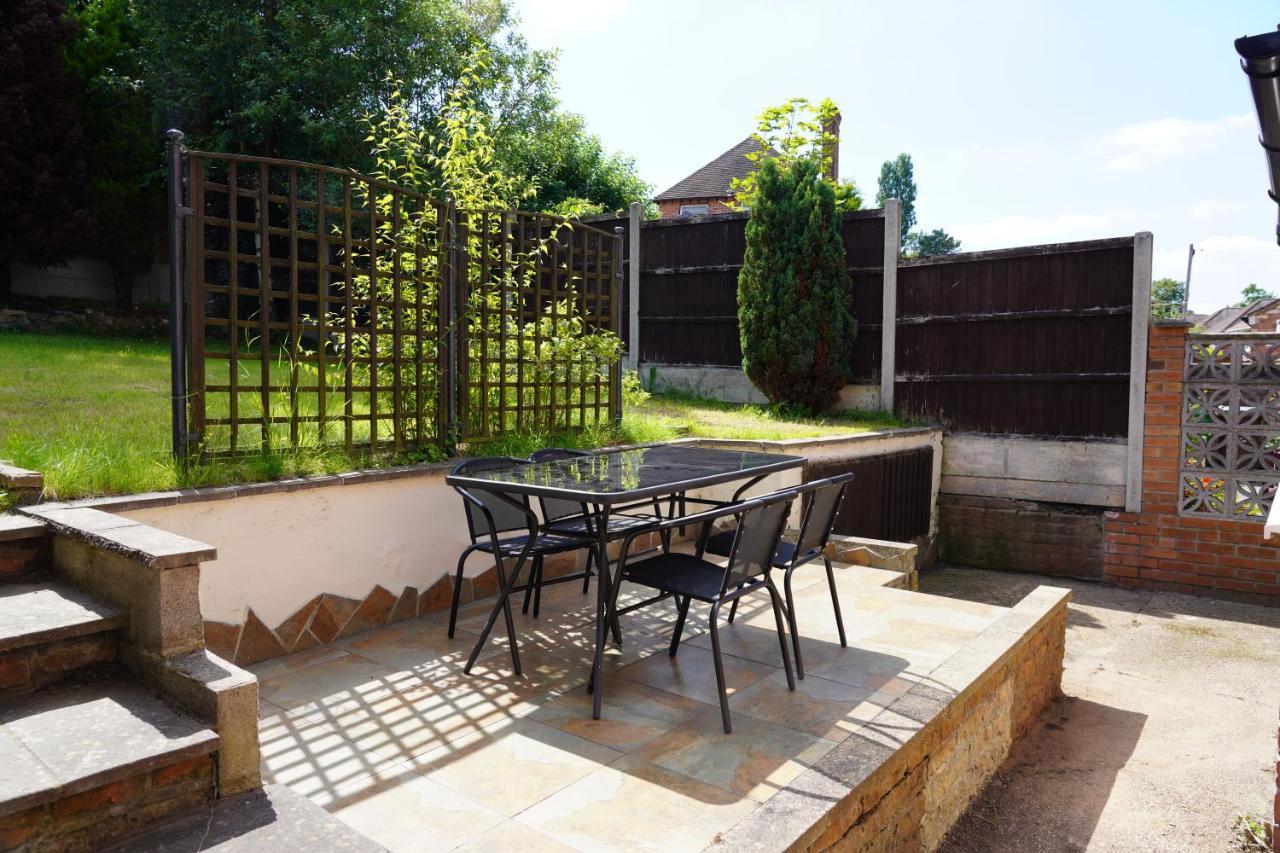 Villa Valley Road- 3 Bedrooms Sleeps 5, Free Parking & Wifi - Close To Centre, & Hospital Nottingham